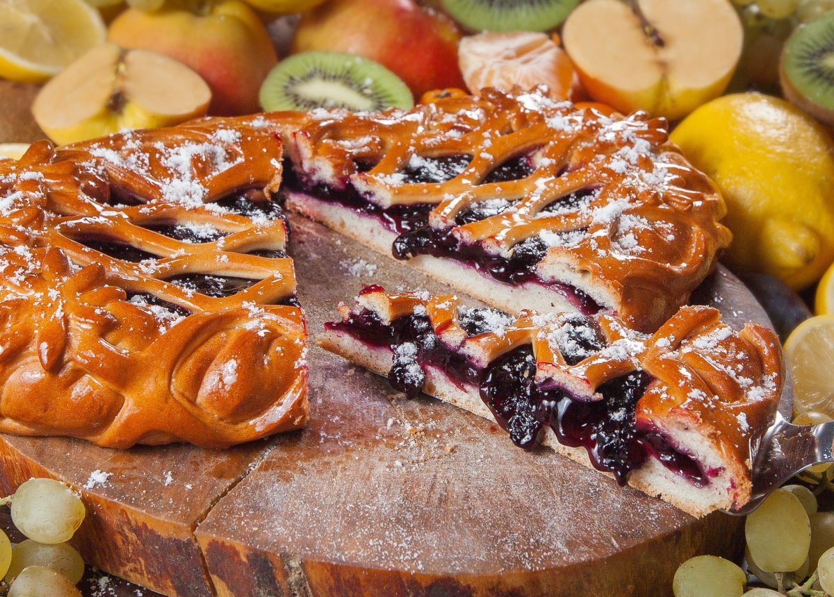 Пирог на столе