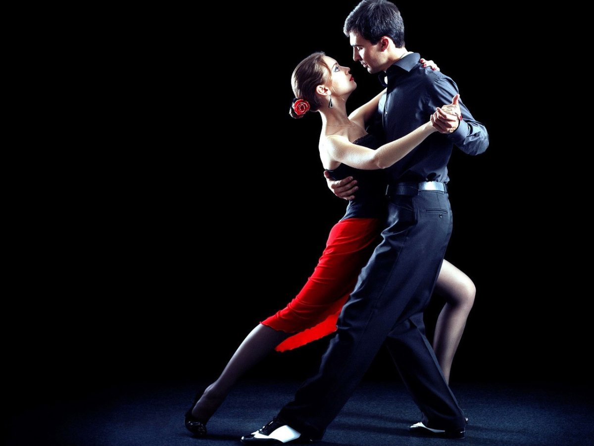 Изображение танцующих людей