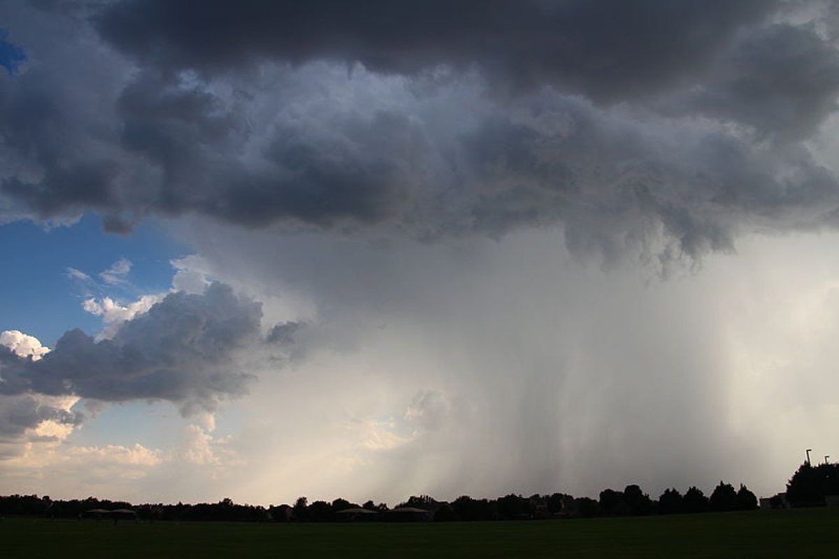 Грозовое небо с молниями