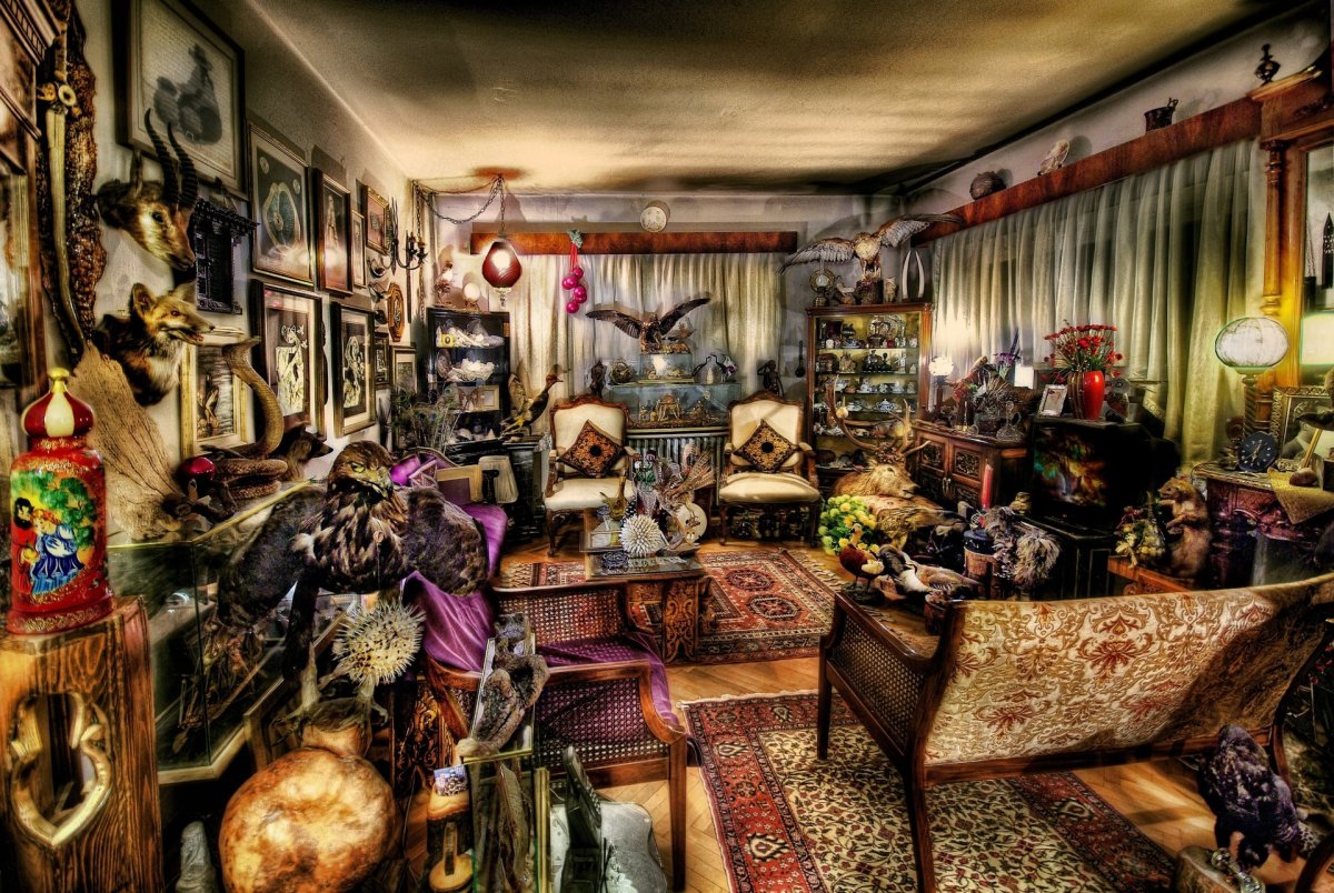 Разбросанные вещи в доме