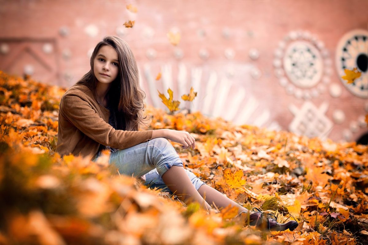 Красивые девушки осенью