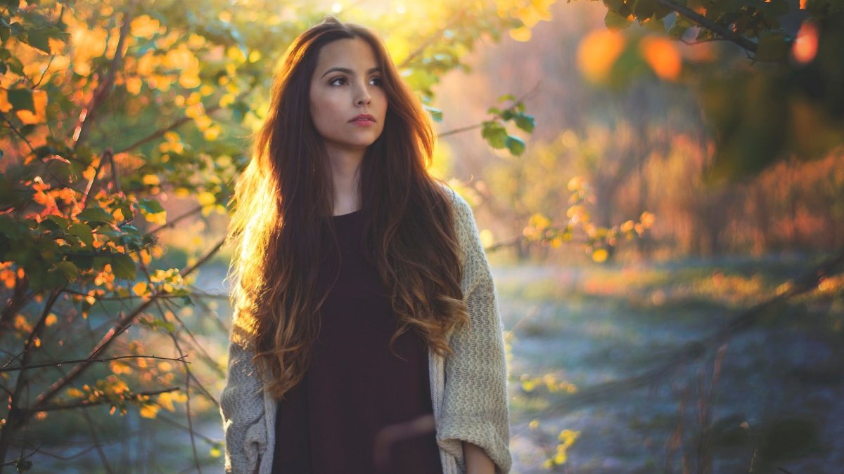 Красивые девушки осенью