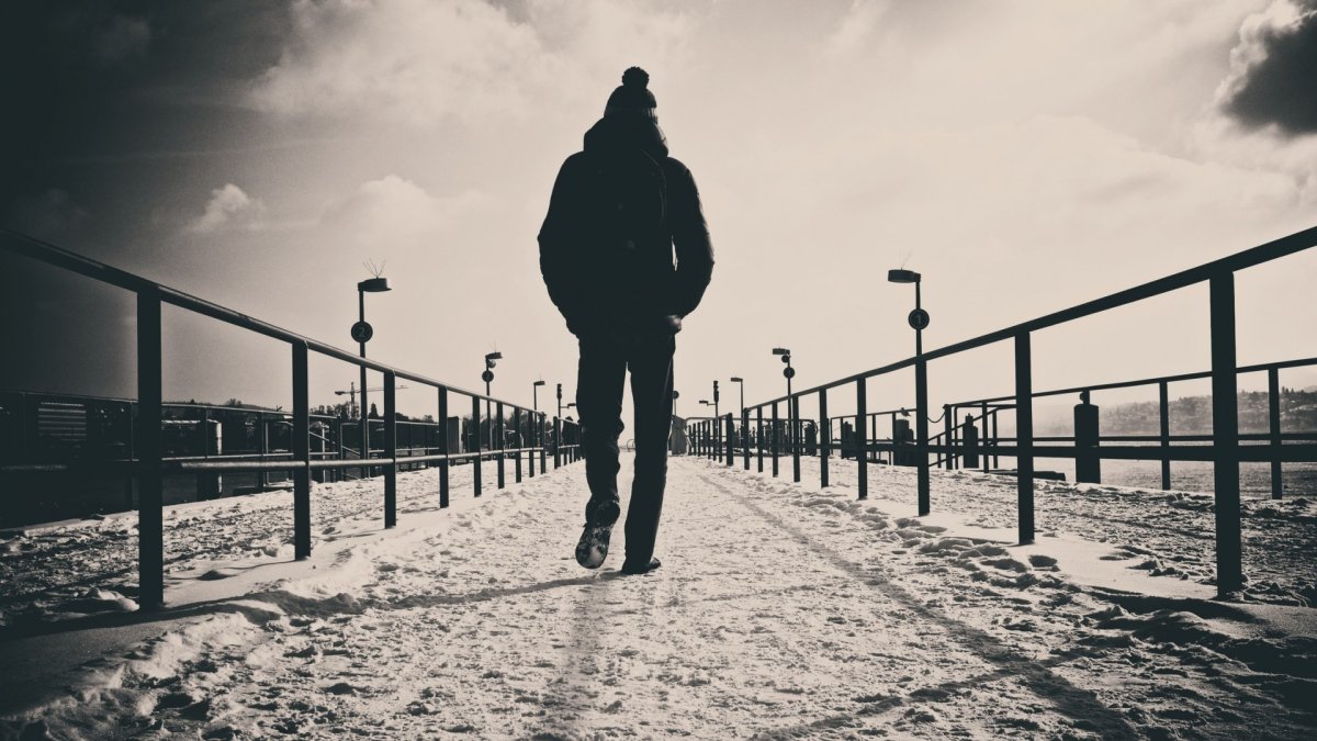 Снайпер в городе на крыше