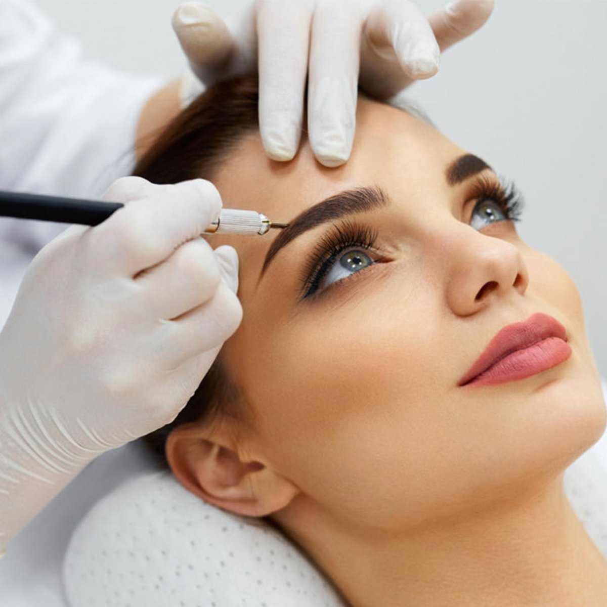 Брови и губы