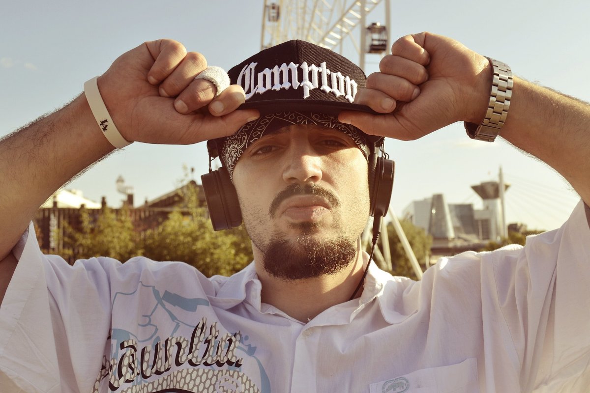 Афроамериканец в кепке