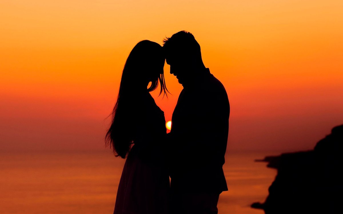 Влюбленные на закате