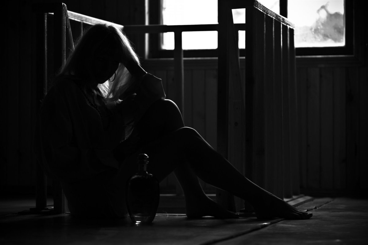 Девушка в темноте