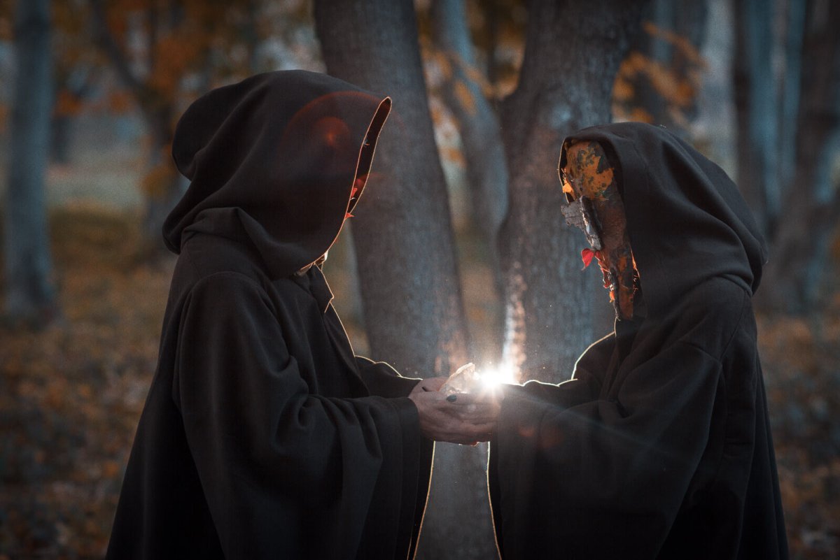 Монах в капюшоне