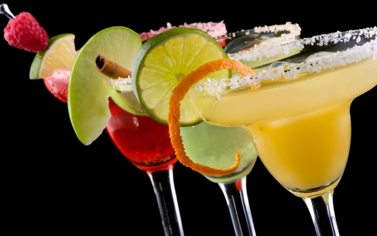 Украшение коктейлей фруктами