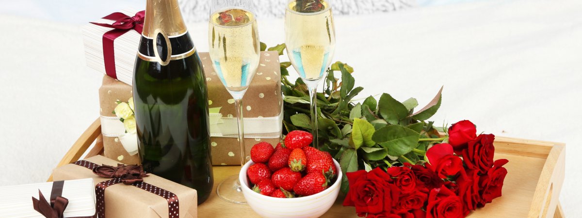 Торт и шампанское