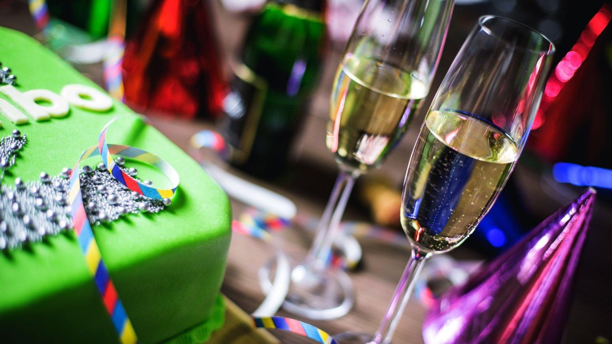 Торт шампанское цветы