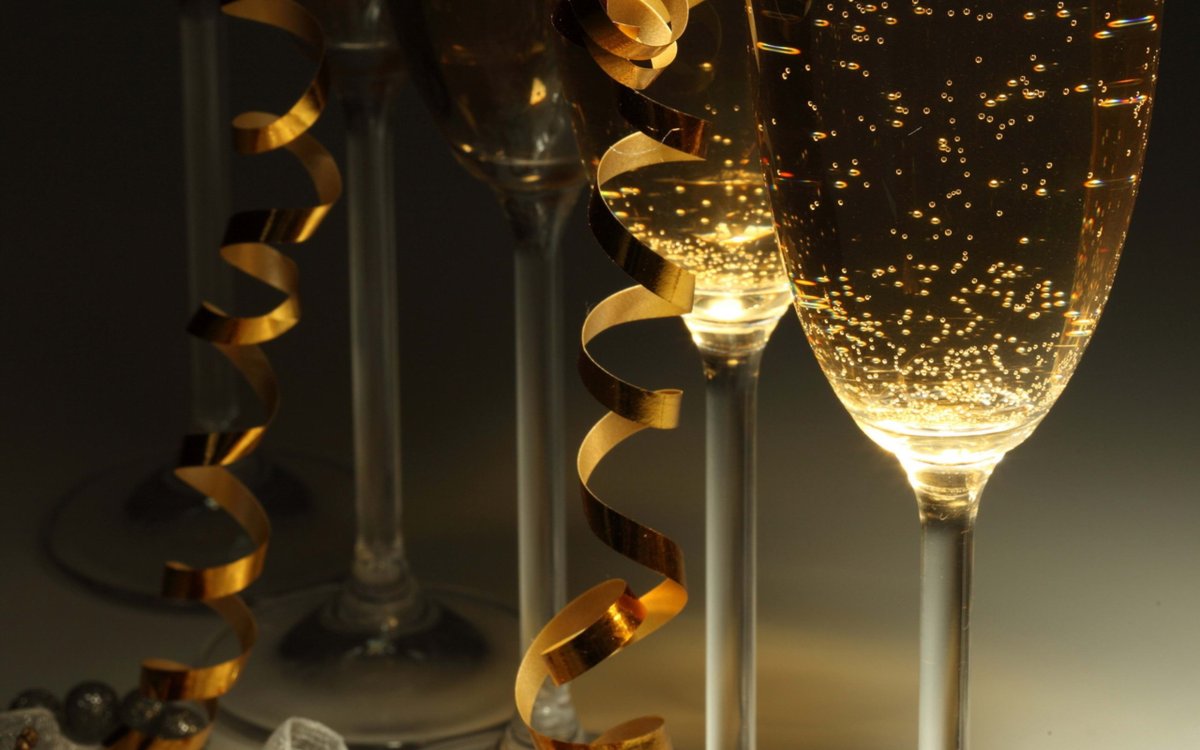 Шампанское с клубникой