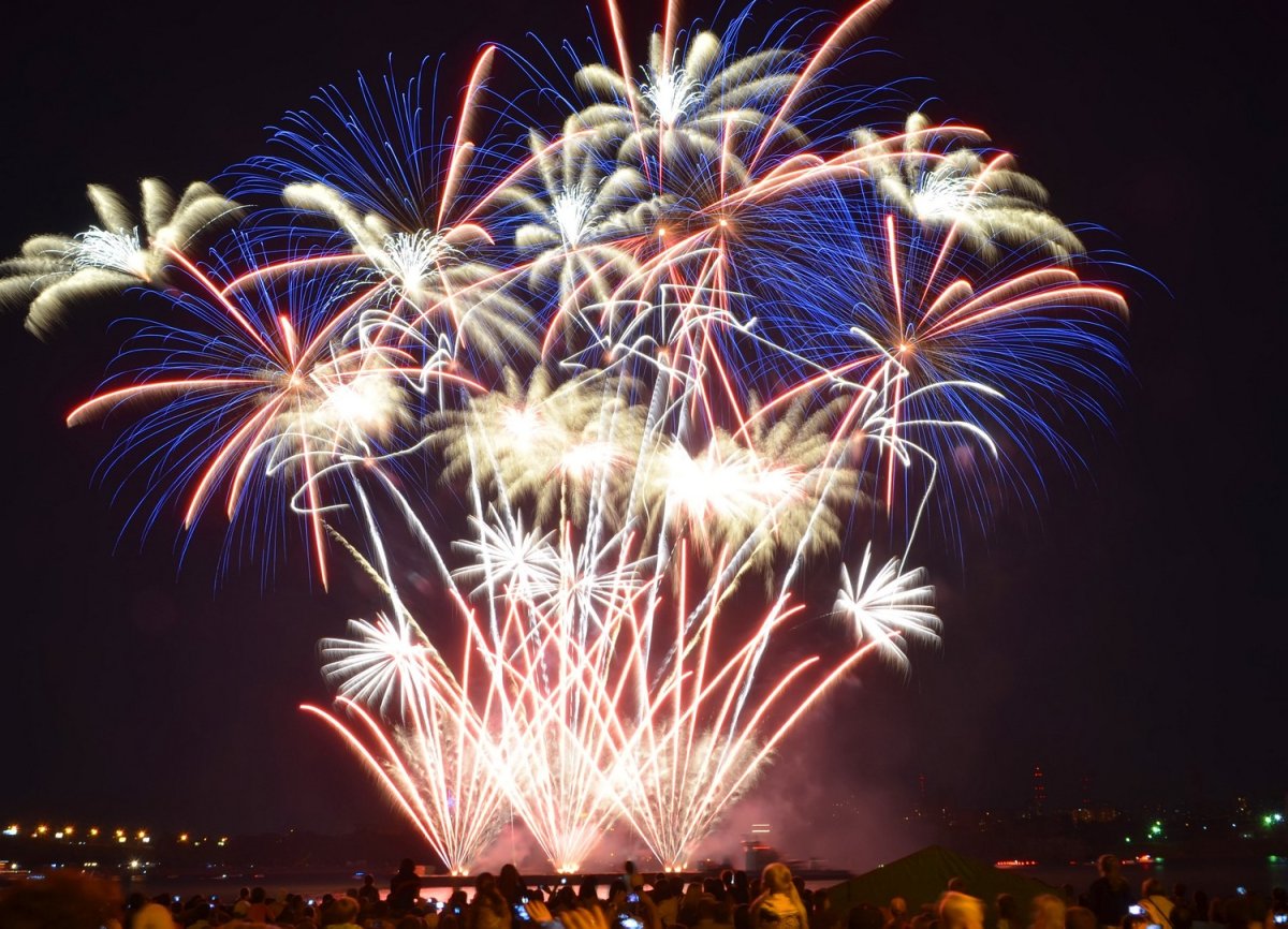 Праздничный фейерверк
