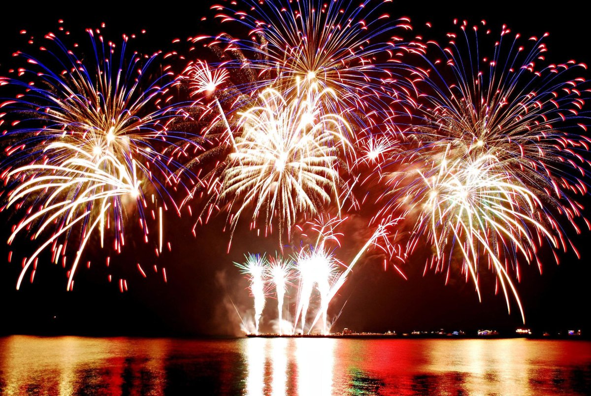 Красивый фейерверк