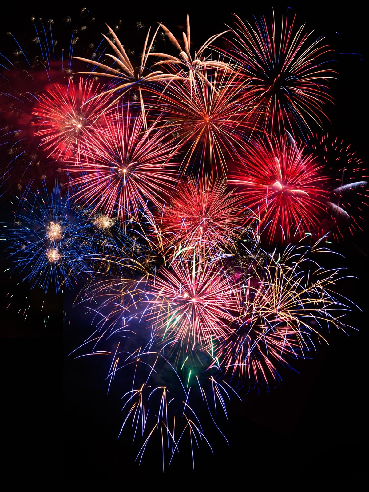 Салюты и фейерверки