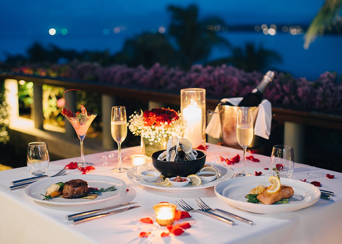 Свеча на столе