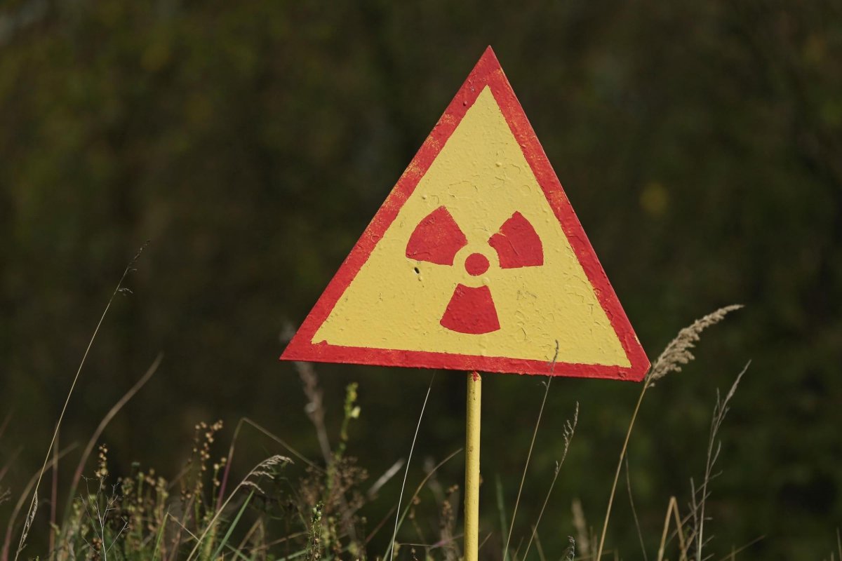 Знак опасность радиация Чернобыль