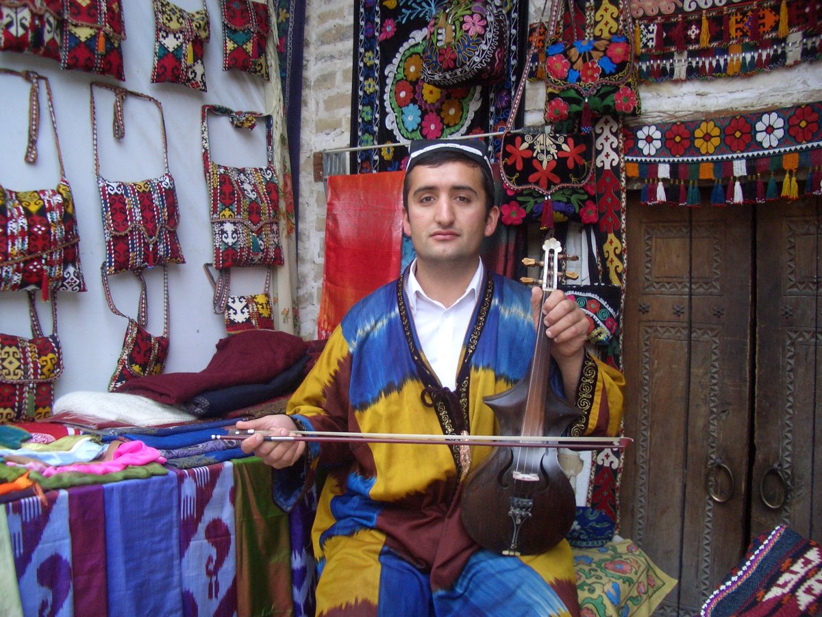 Узбекская культура. Узбекский национальный культурный центр «Азиз». Узбекская Национальная одежда. Узбекские женщины. Узбекская культура и традиции.