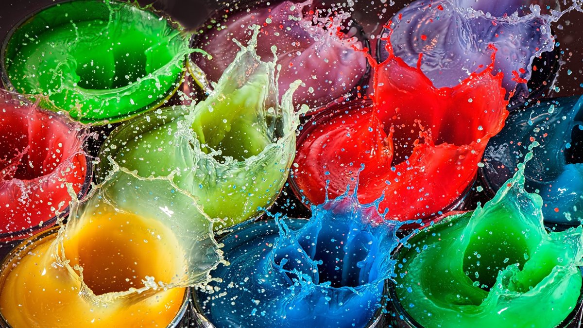 Цветной в воде