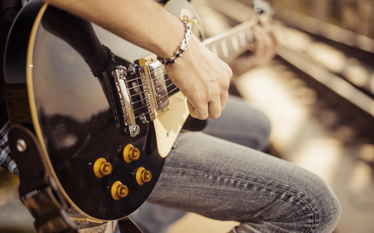 Игра на рок гитаре