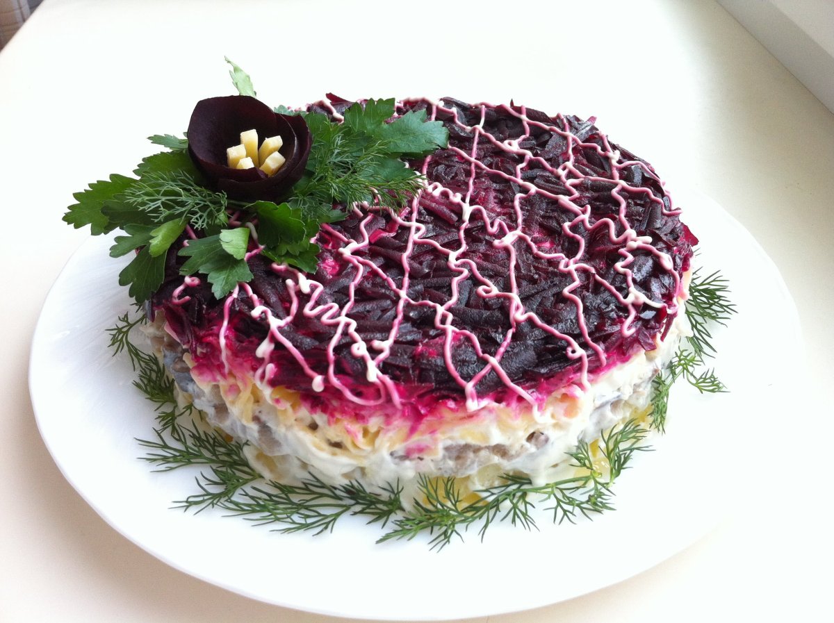 Оригинальная подача селедки под шубой