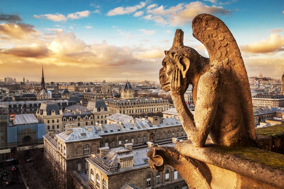 Горгулья на соборе Парижской Богоматери