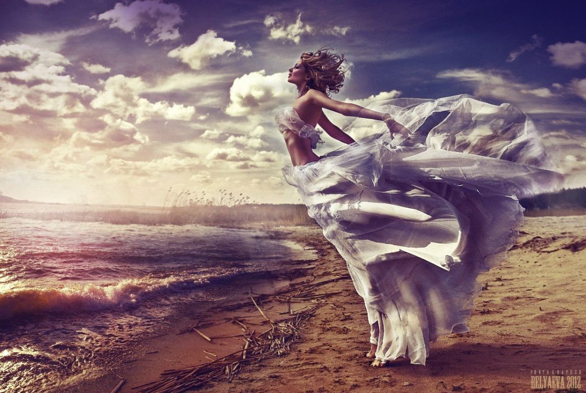 Девушка летит