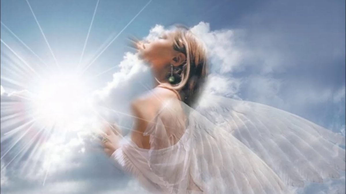 Ангел души песня. Полет души. Душа ангела. Женщина ангел в небе. Утренний ангел.