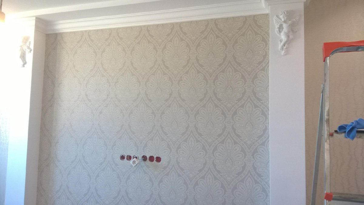 Оригинально наклеить обои