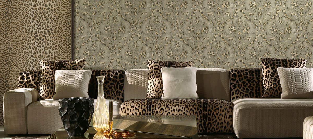 Обои Роберто Кавалли в интерьере спальни леопард