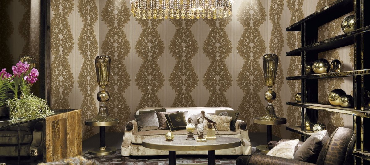 Обои Роберто Кавалли в интерьере спальни