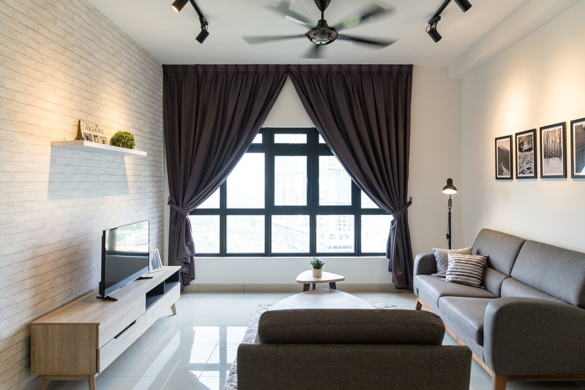 Комната с черными стенами