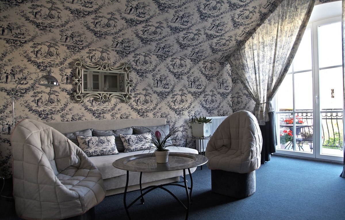 Гобелен на стене в интерьере