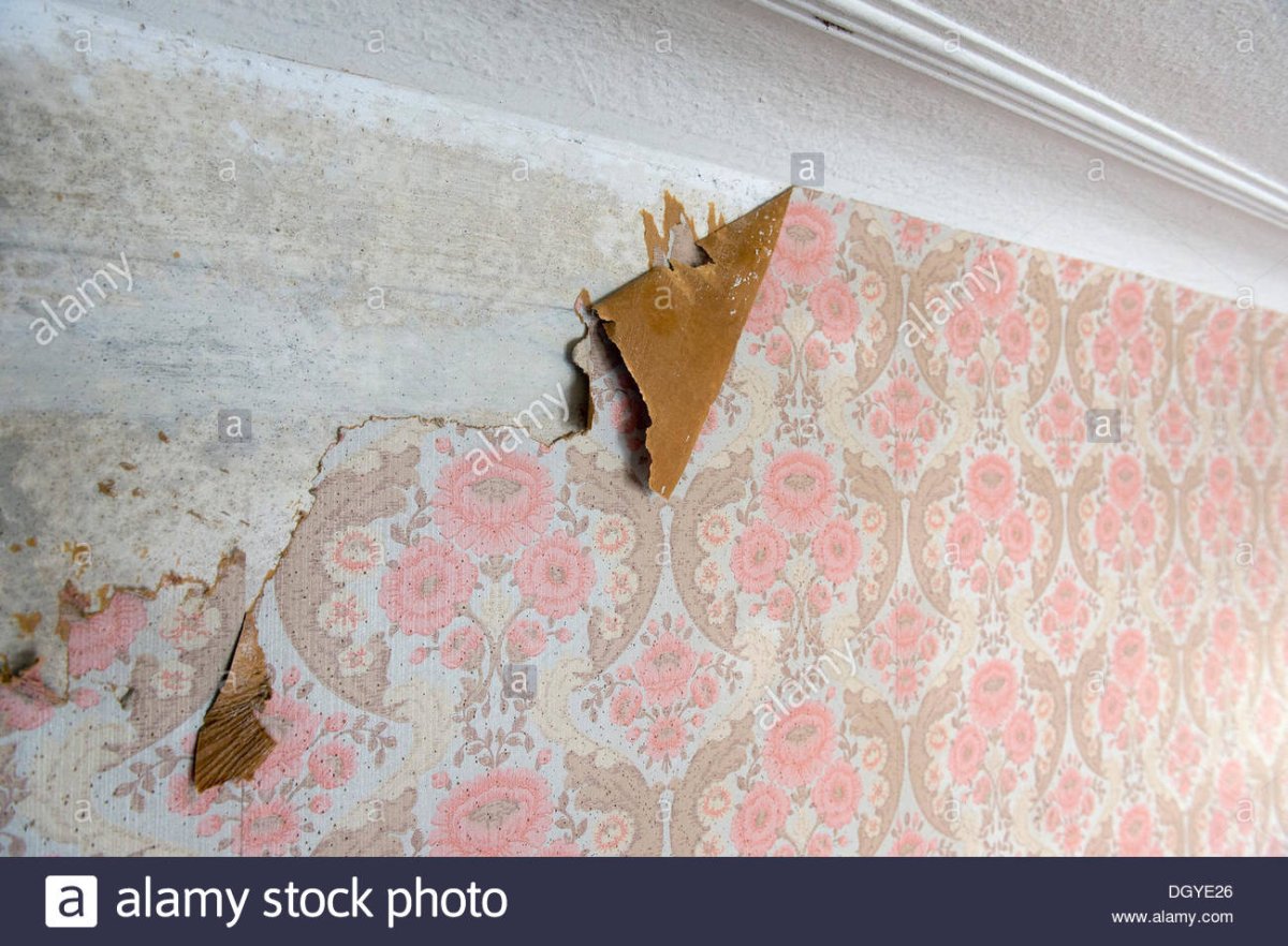 Старые обои в квартире отклеиваются
