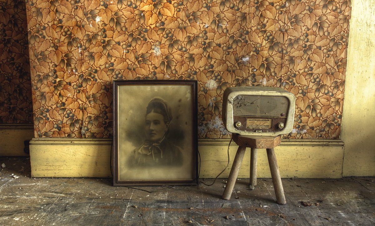 Старые картины в интерьере