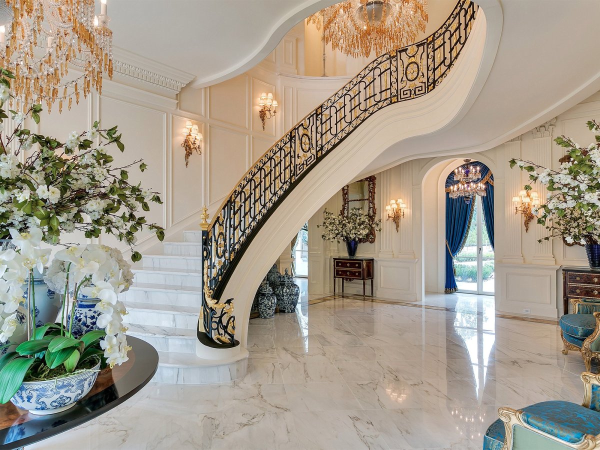 Интерьер дворца Васильева