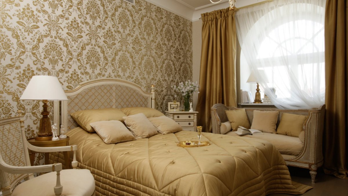 Классические обои для спальни