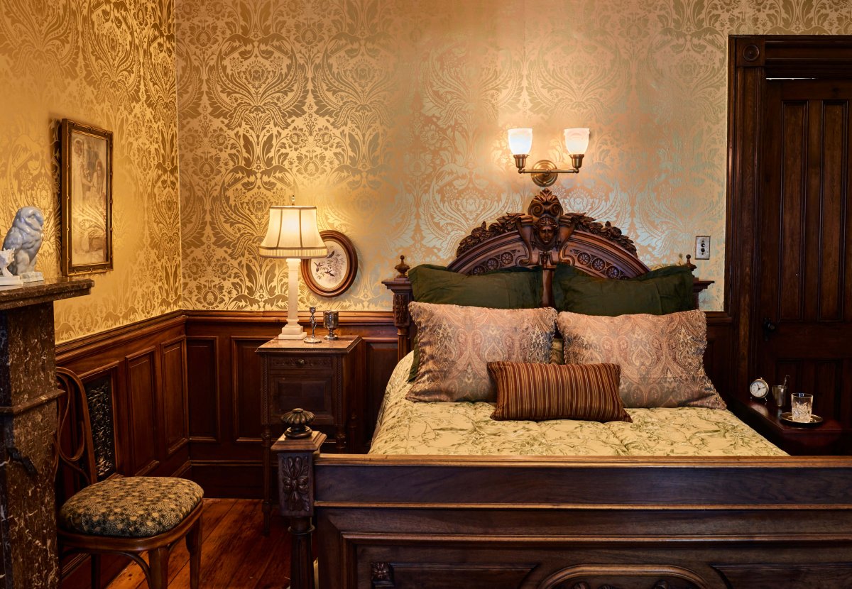 Морис обои в интерьере спальни фото