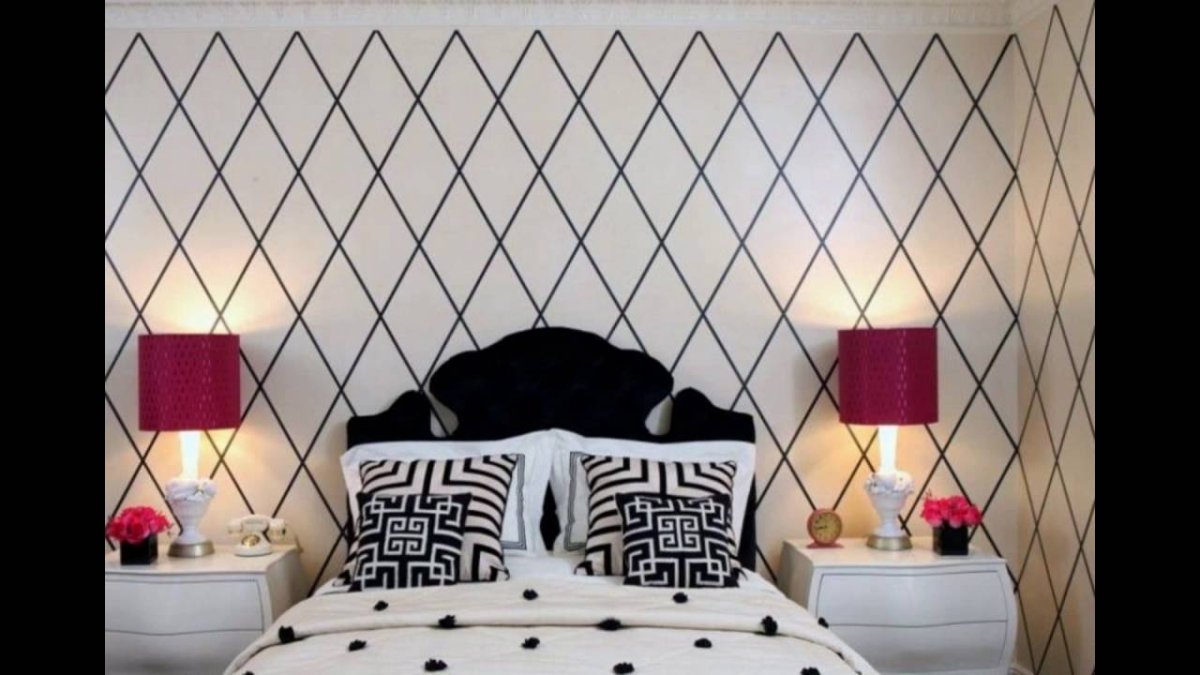 Обои с геометрическим рисунком в спальне