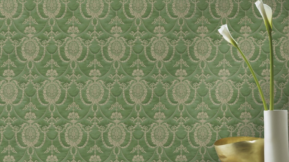 Сочетание обоев и краски на стенах