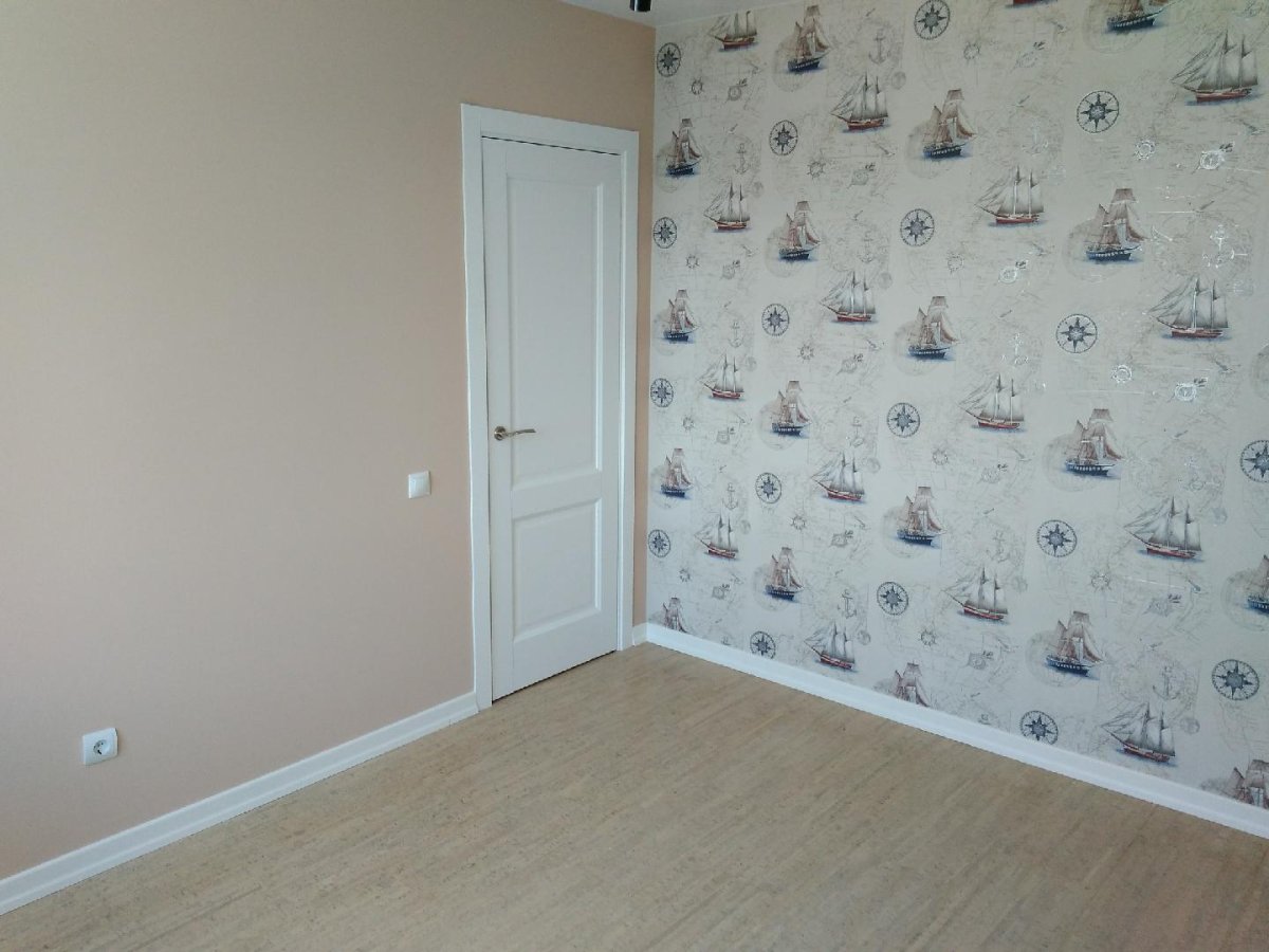 Плинтус для обоев