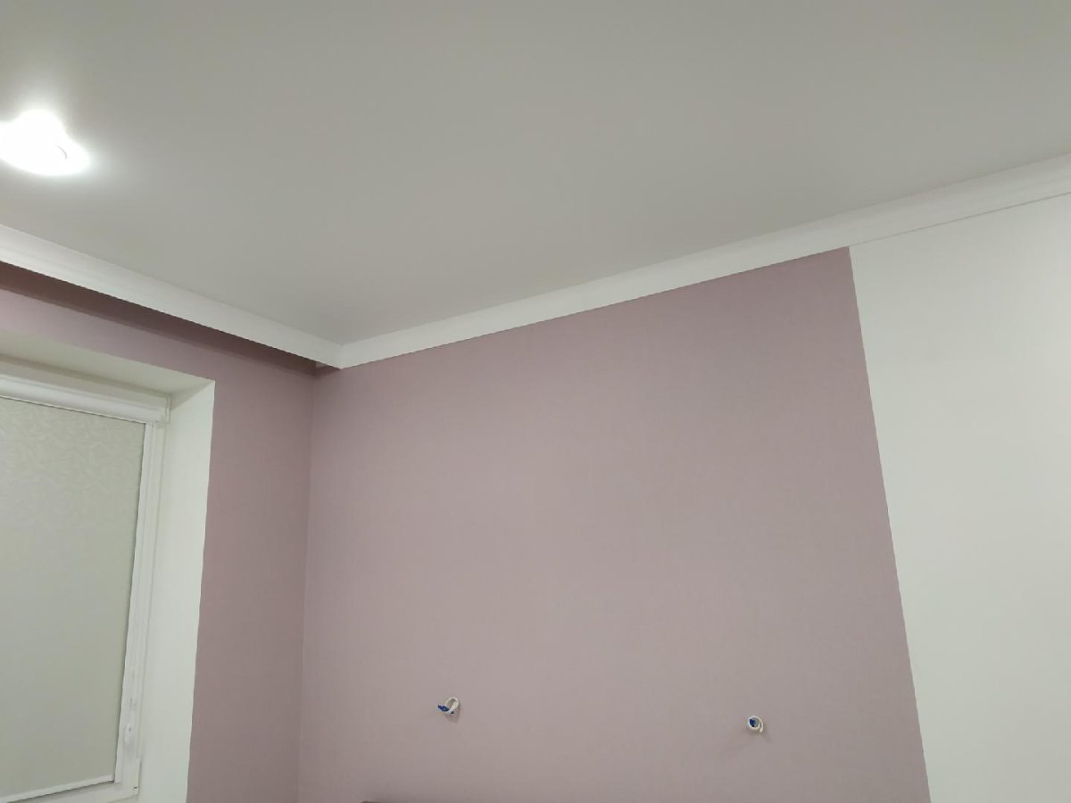 Комната без плинтусов на потолке