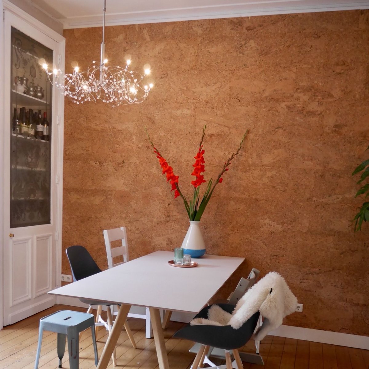 Пробковые стены на кухне