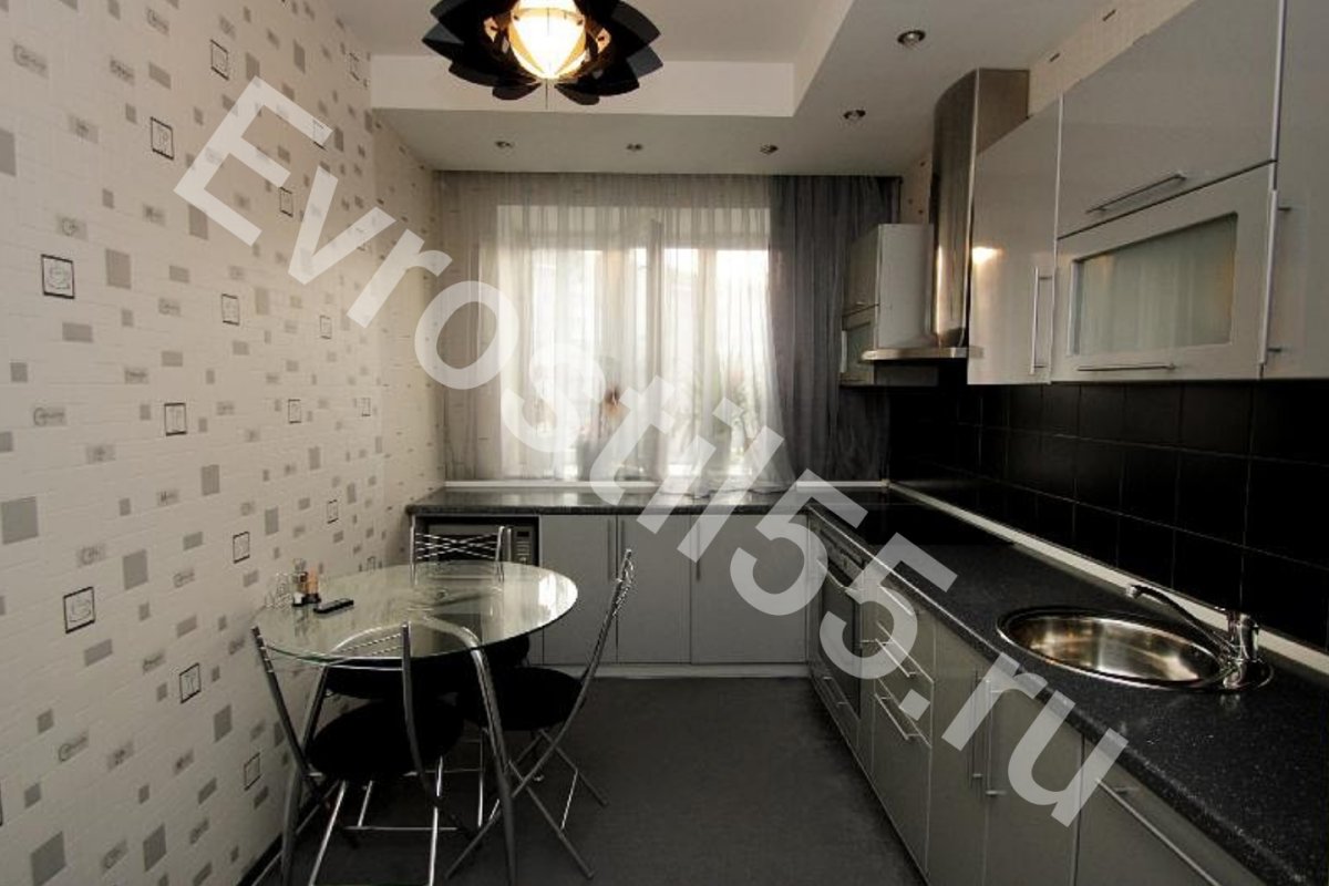 Уютная кухня в темных тонах