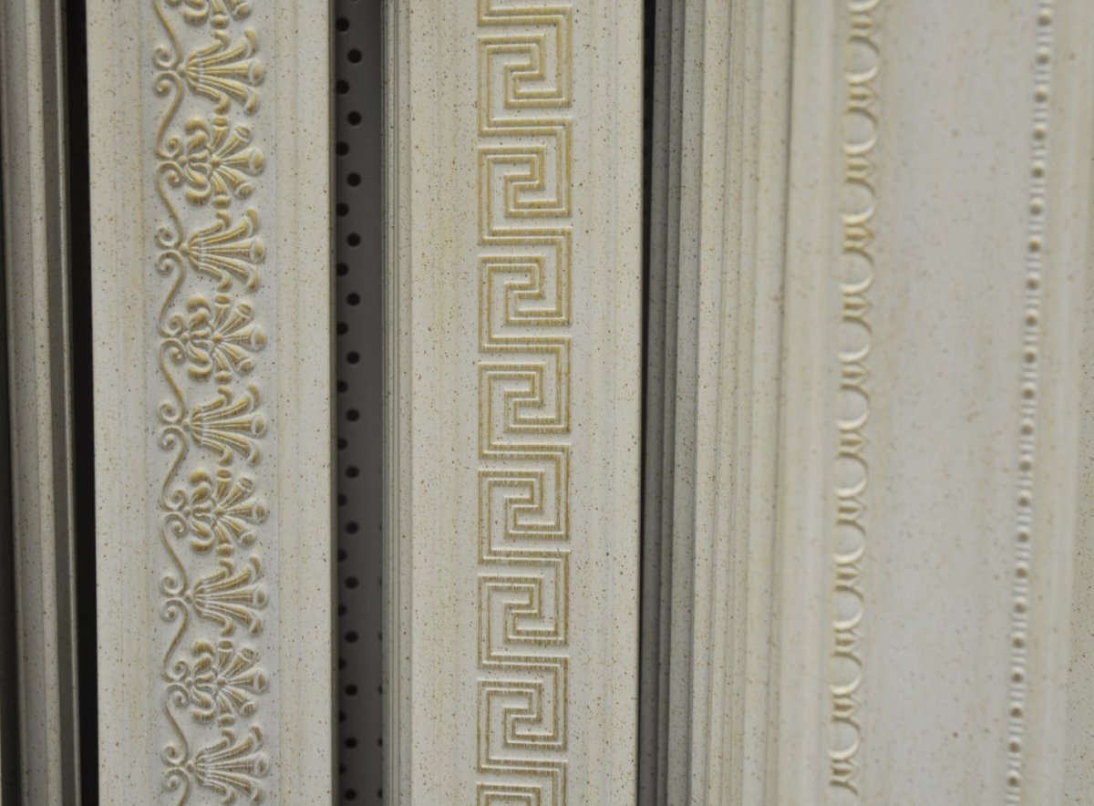 Полиуретановый плинтус Версаче