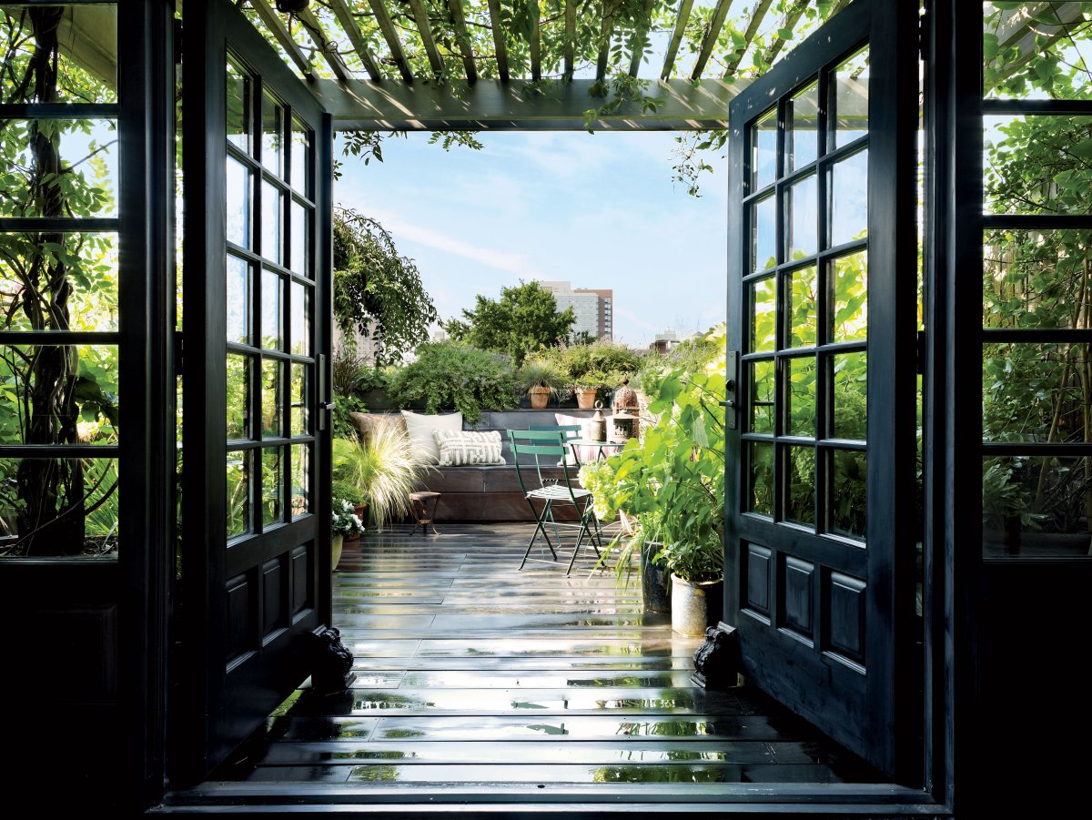 Вид с балкона на сад