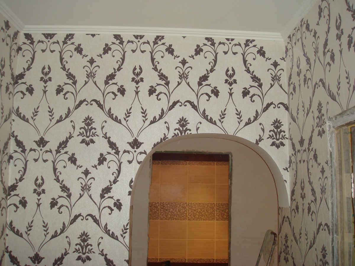 Фигурная поклейка обоев