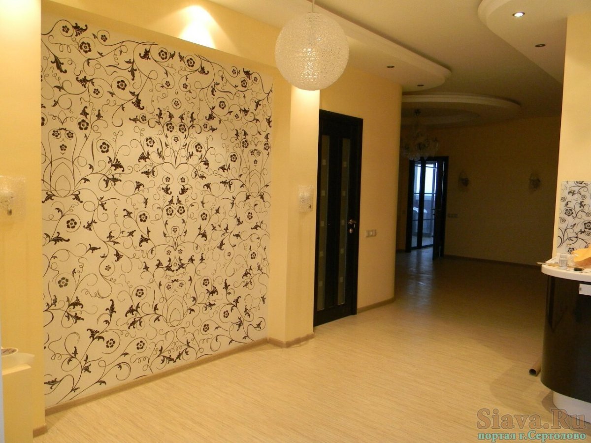 Поклейка обоев в нише