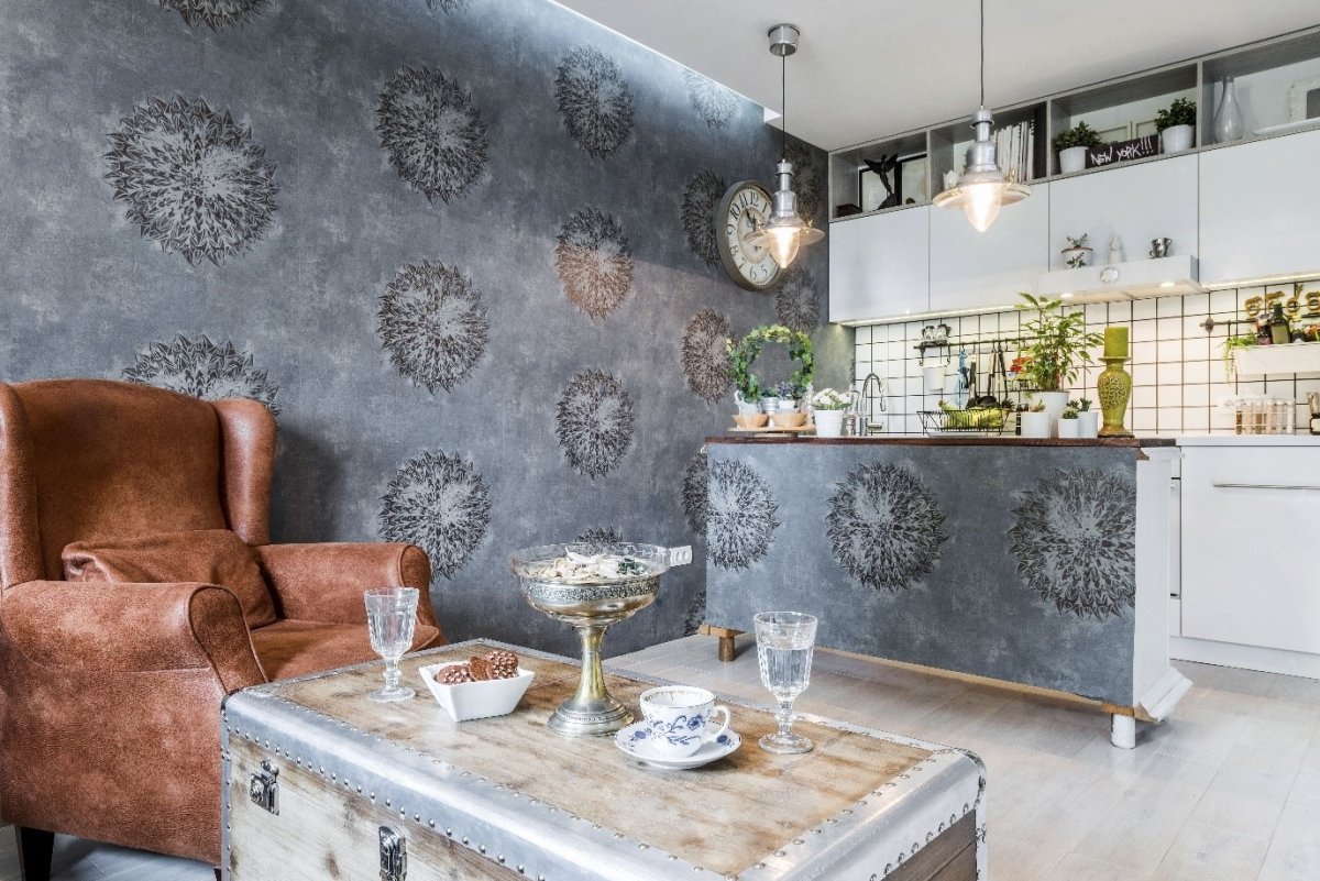 Материки на стене в кухне