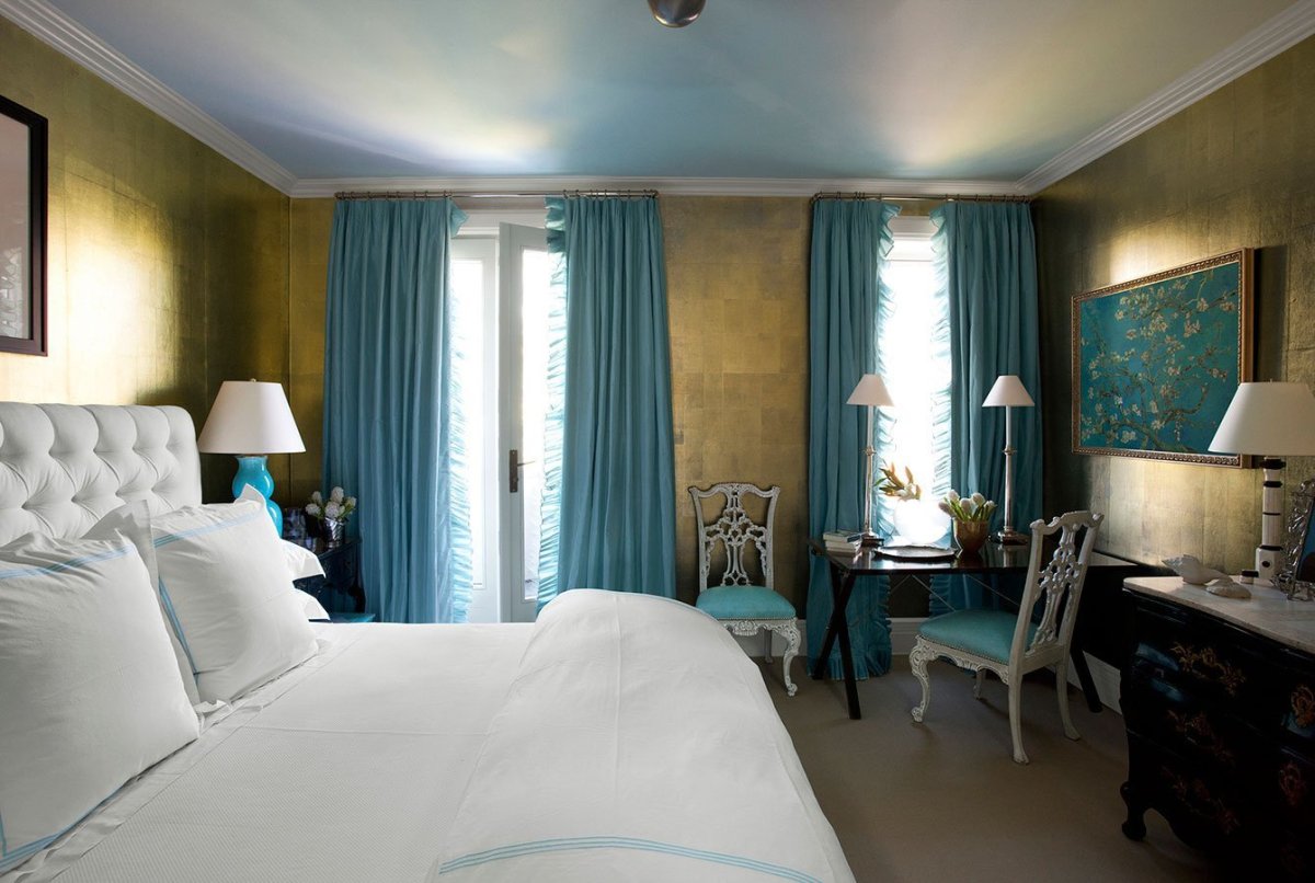 Бирюзовые шторы в интерьере